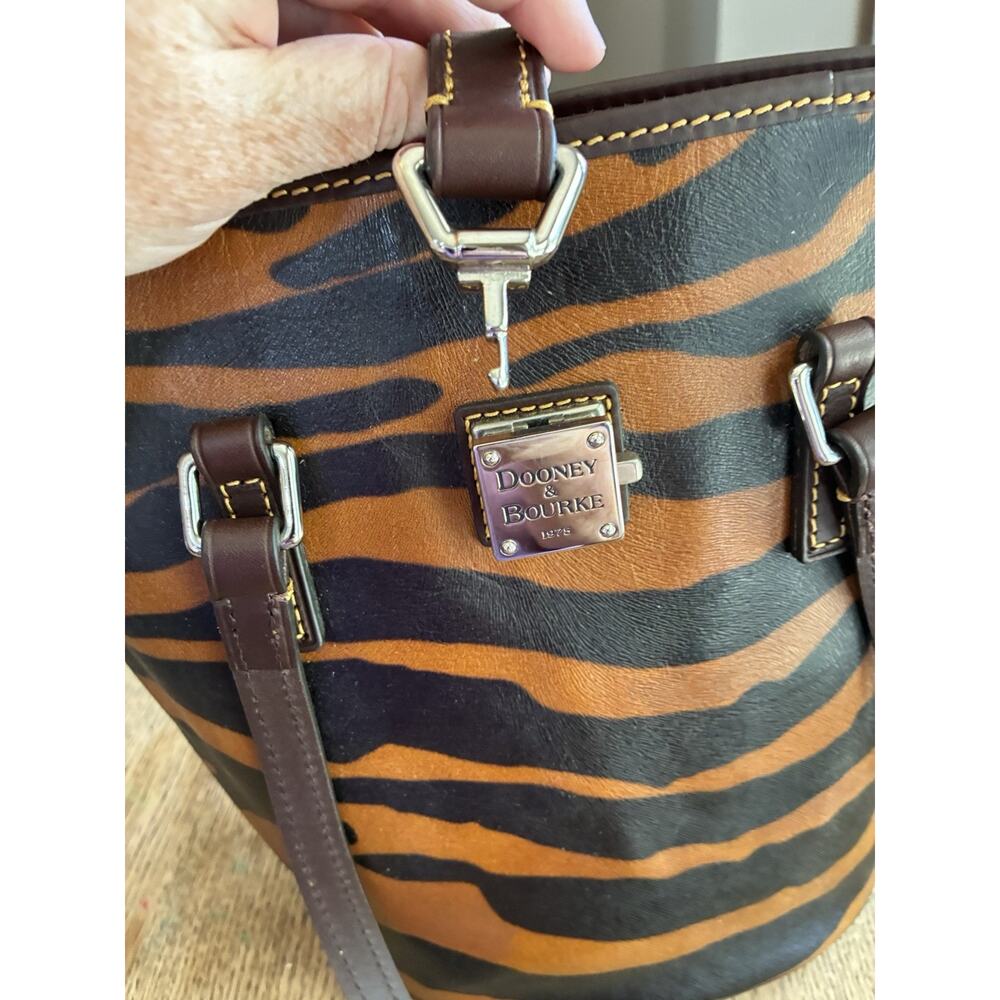 NEW Dooney & Bourke Handbag Tiger Animal Print Black Brown Silver Hardware - Picture 7 of 12